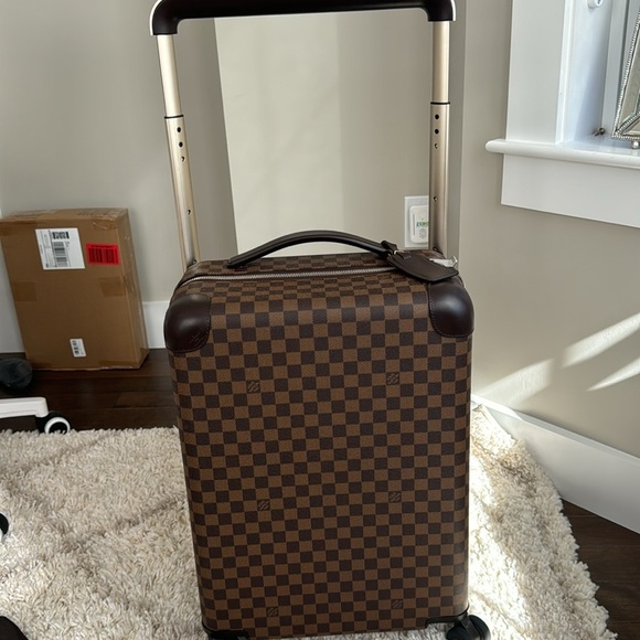 Beautiful Louis Vuitton Damier carryon suit case - Picture 9 of 13